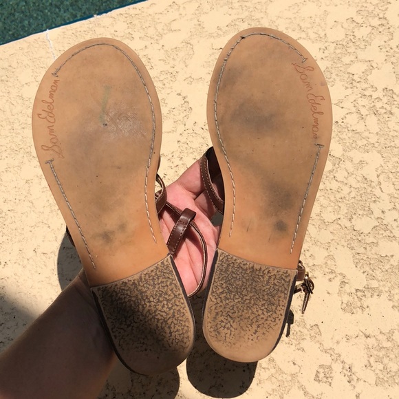 Adorable Sam Edelman gold camo thong sandals - Picture 2 of 5